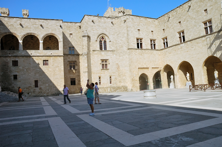 ../Images/Palazzo_del_Gran_Maestro.Rhodes.jpg