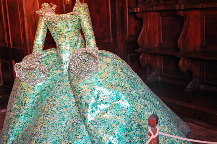 ../Images/Rosina_Callas.Costume-Scultura.Museo_di_Rodi.jpg