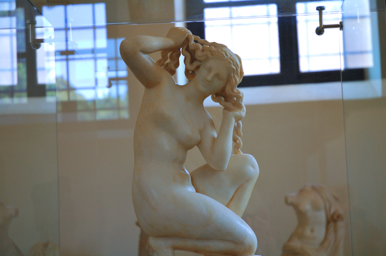Afrodite di Rodi - Aphrodite bathing. Greece / photo Silvana Matozza e Guido Bonacci