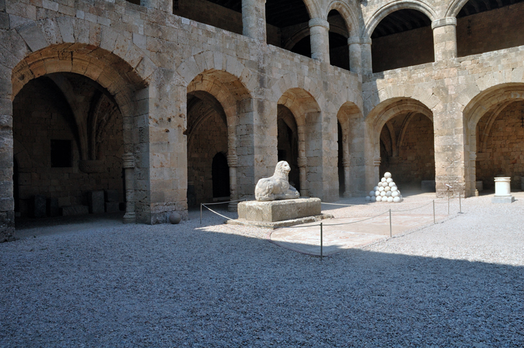 Rodhes. Leone in pietra (hellenistic statue) / Photo Impressioni Jazz