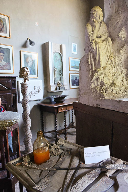 Il bozzetto in gesso del monumento a Giovanni Paisiello.