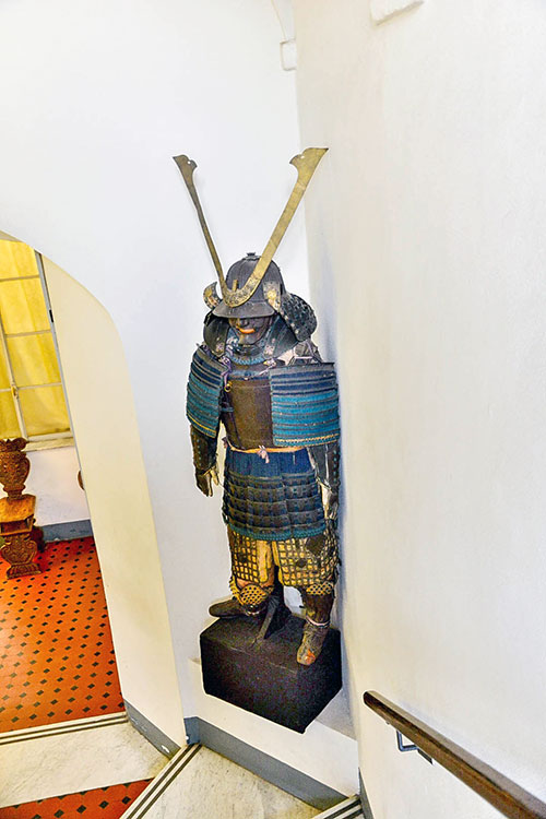  Nicchia con  armatura da Samurai giapponese. Munesuke Myochin.