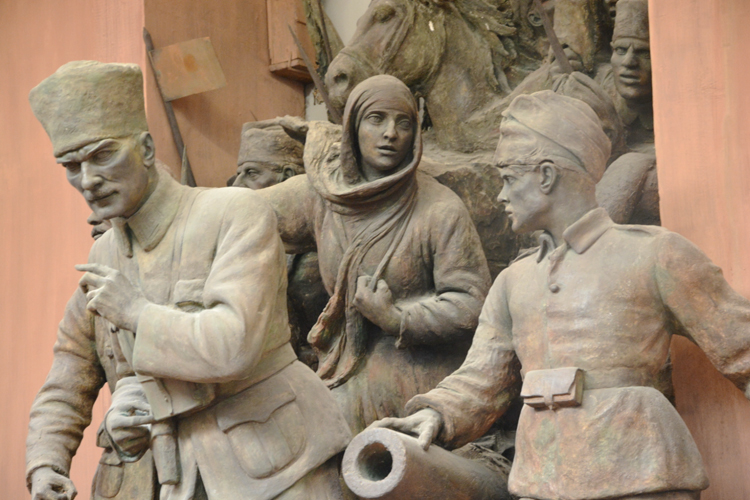 Monumento alla Repubblica Turca. Gruppo della battaglia di Sakarya (Part.). photo di Silvana Matozza, Guido Bonacci.