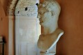 Il busto in marmo bianco ( II sec. d.C.), dell' Imperatore Adriano. Photo di Silvana Matozza e Guido Bonacci