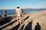 Thumbs/tn_Spettatori_attendono_tartarughe_sulla_riva.Creta.jpg