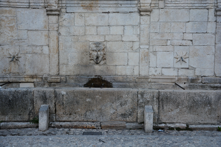 ../Images/Fontana-di-Porta-dei-Marsi.Tagliacozzo.jpg