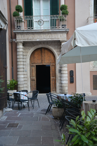../Images/Piazza-dell'Obelisco.Scorcio.jpg
