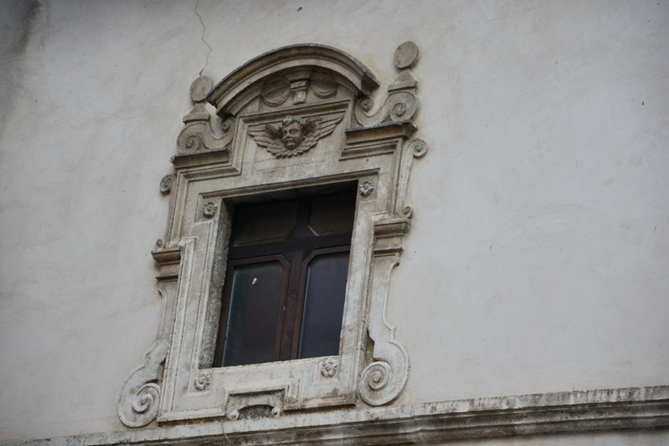 ../Images/Tagliacozzo. Chiesa-della-Misericordia.Finestra.jpg