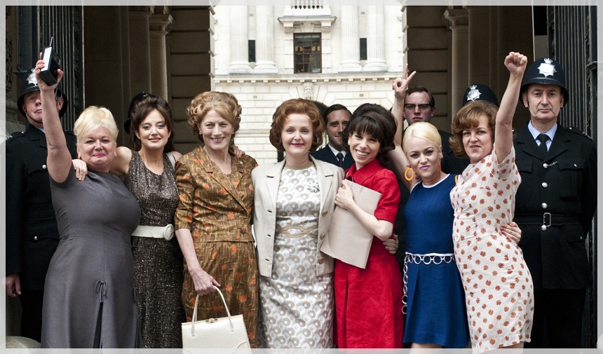foto di scena con Sheila Douglas e Eilenn Pullan, le due ex operaie della Ford-Dagenham