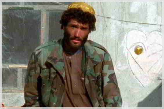 Hossein as himself in " War and Love in Kabul"