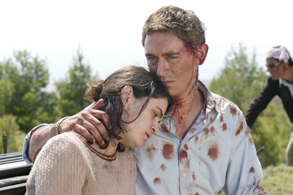J.J. Field as Bobby Goldman e Maria Papas as Hadassah