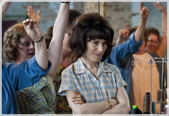 Sally Hawkins as Rita, la leader delle operaie della Ford-Dagenham