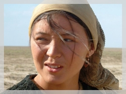 Samal Yeslyamova as Samal, sorella di Asa in Tulpan. Pagina recensioni di " Impressioni Jazz"