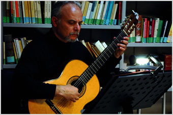 Fabio Refrigeri alla chitarra